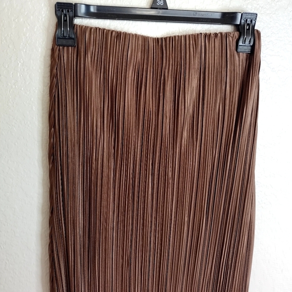 NWT veiled satin plisse side ruched maxi skirt chocolate sz S - Picture 3 of 8